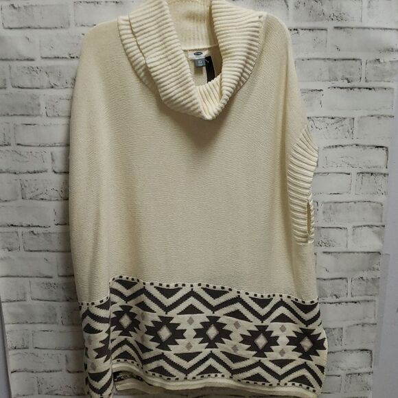 Old navy sweater  - Picture 1 of 3